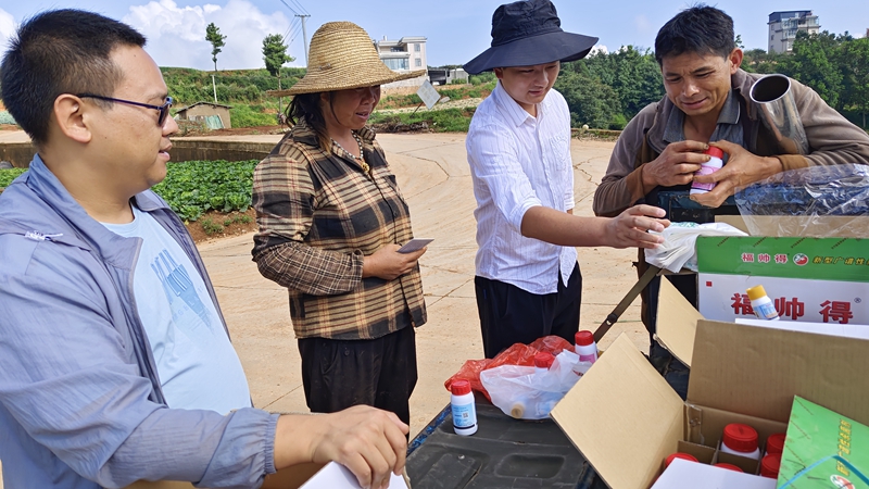 石原金牛為云南種植戶送技術(shù)、送優(yōu)惠