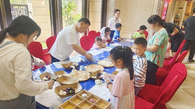 華都股份各房產(chǎn)項(xiàng)目開展“雙節(jié)”系列暖場活動